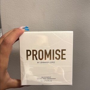 Jennifer Lopez Promise Eau de Parfum in White and Gold